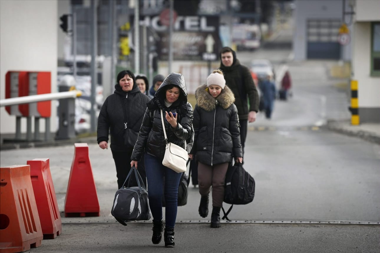 Miljoonat ukrainalaiset ovat paenneet kotimaastaan. Kuvassa pakolaisia saapumassa Puolan Medykaan maaliskuun alussa.
