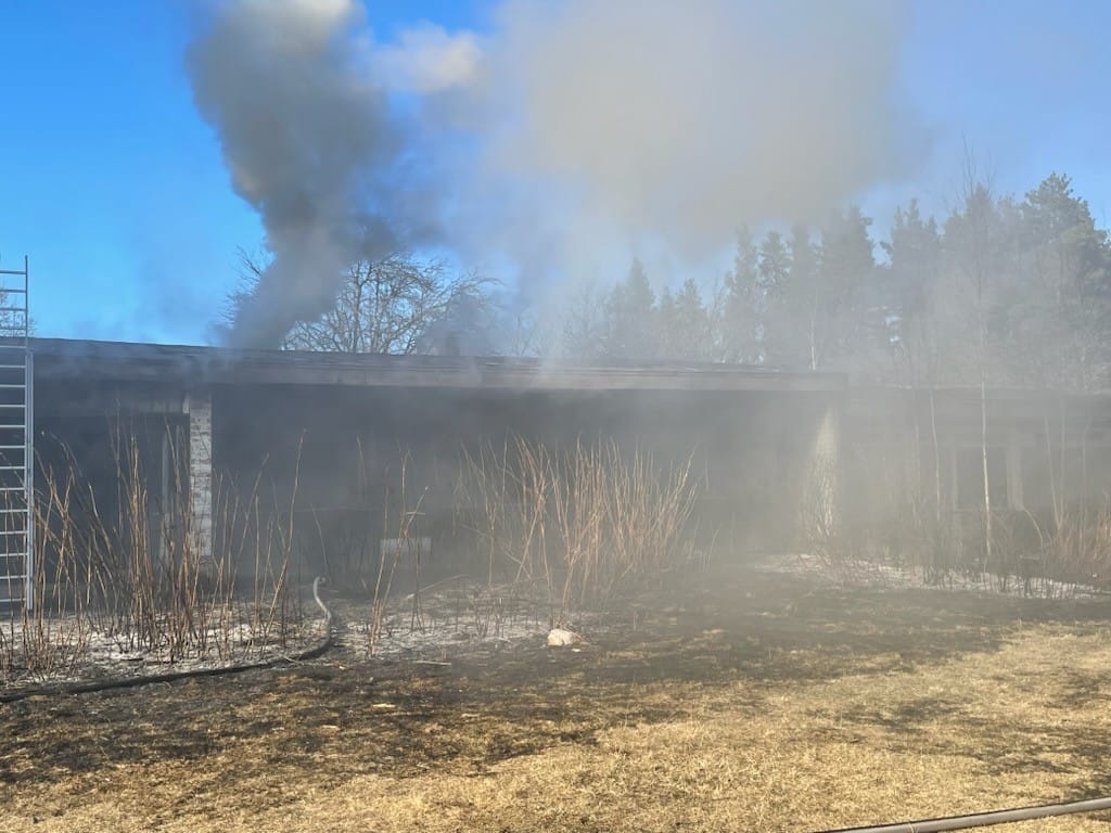 Palosta muodostui voimakasta savua.