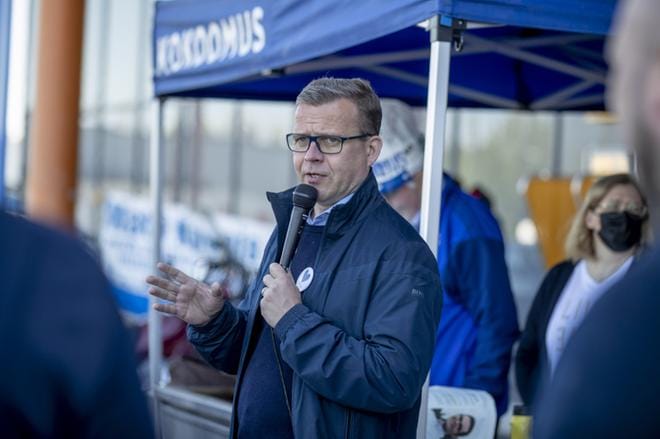 Petteri Orpon johtama kokoomus on edelleen Suomen suosituin puolue. Arkistokuva.