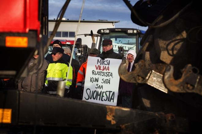 Maanviljelijät osoittivat mieltään Vaasan satamassa. Kuvat: Minna Antila