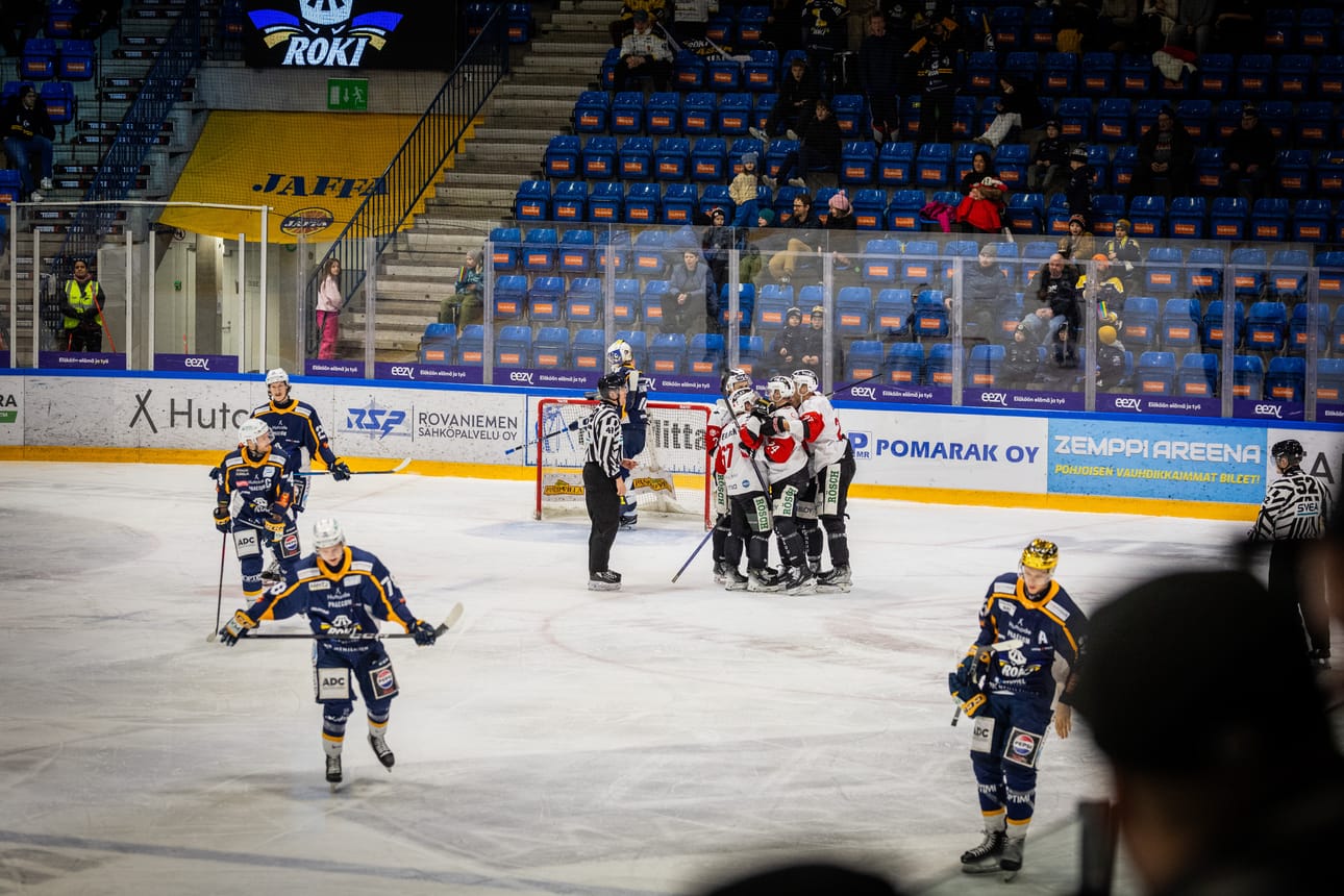 RoKin nelikko poistui kallella kypärin kentältä, kun JoKP meni ylivoimalla 0–1-johtoon.