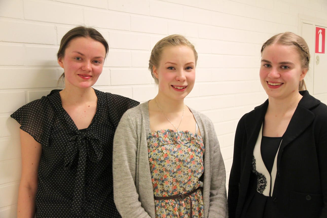 Kaisa Pulkkanen (vas.), Siiri Janhunen ja Annika Tornberg onnistuivat hienosti musiikkiopiston oppilaskonsertissa.