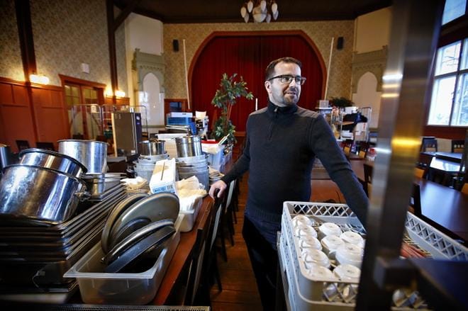 Ravintola Almassa järjestetään jo neljättätoista kertaa ilmainen lounas veteraaneille ja lotille. Yrittäjä Juha Ylikosken mukaan kävijöitä on ollut useita kymmeniä vuosittain. ARKISTOKUVA: TOMI KOSONEN