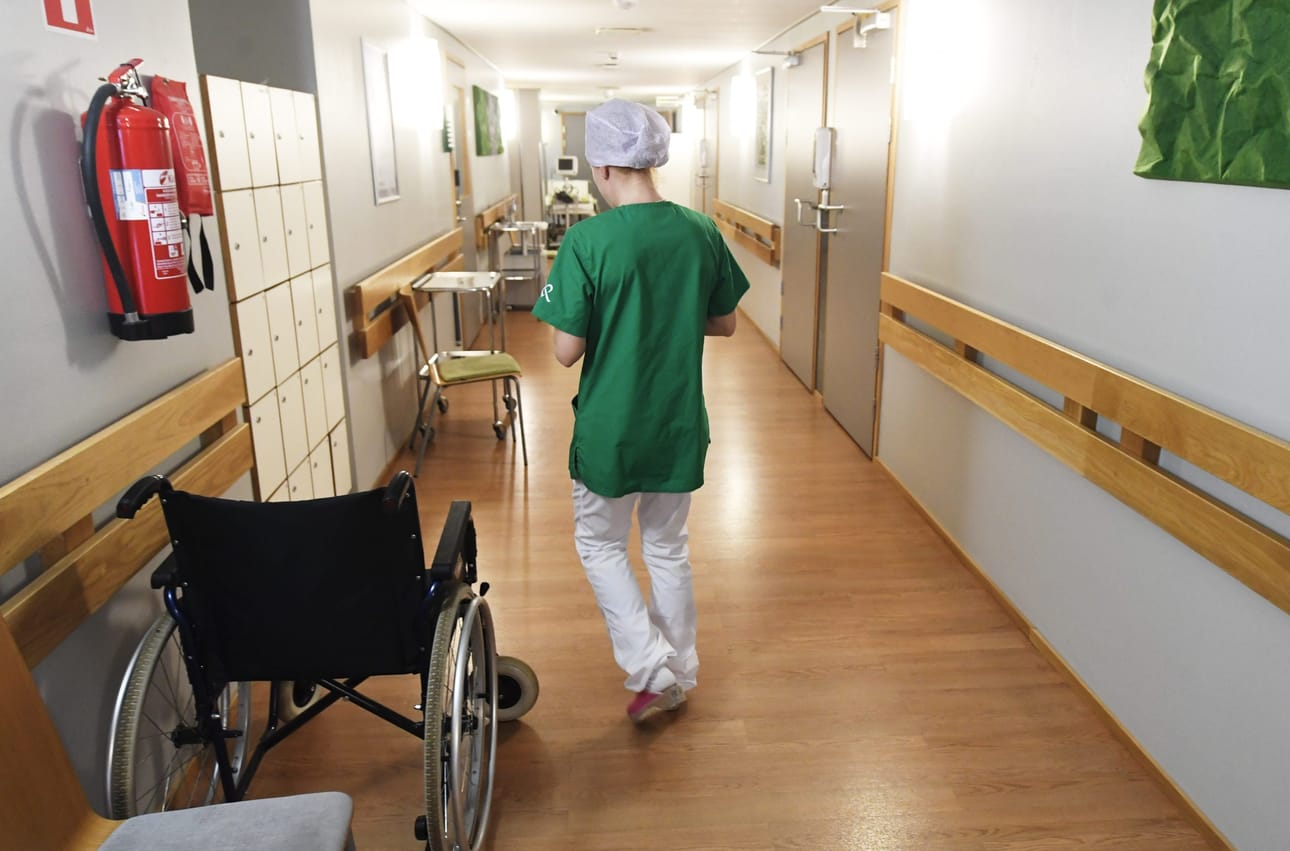 KKV:n tutkimuksessa terveysmarkkinoiden yrityskauppojen vaikutuksia hintoihin arvioitiin vertaamalla yritysostojen kohteena olleiden klinikoiden hintoja verrokkiyrityksiin, joita ei ostettu tarkasteluajanjakson aikana. Kuvituskuva. LEHTIKUVA / Vesa Moilanen
