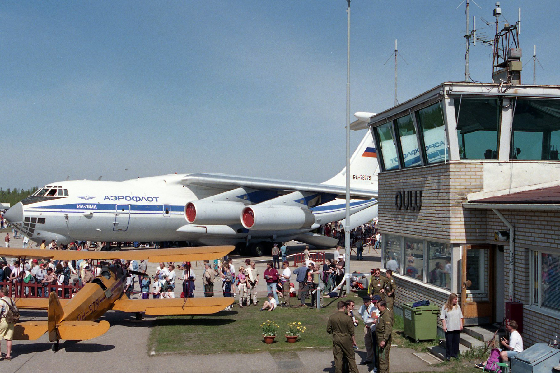 Ilmailuliiton päälentonäytös tulee Ouluun, katso retrokuvia