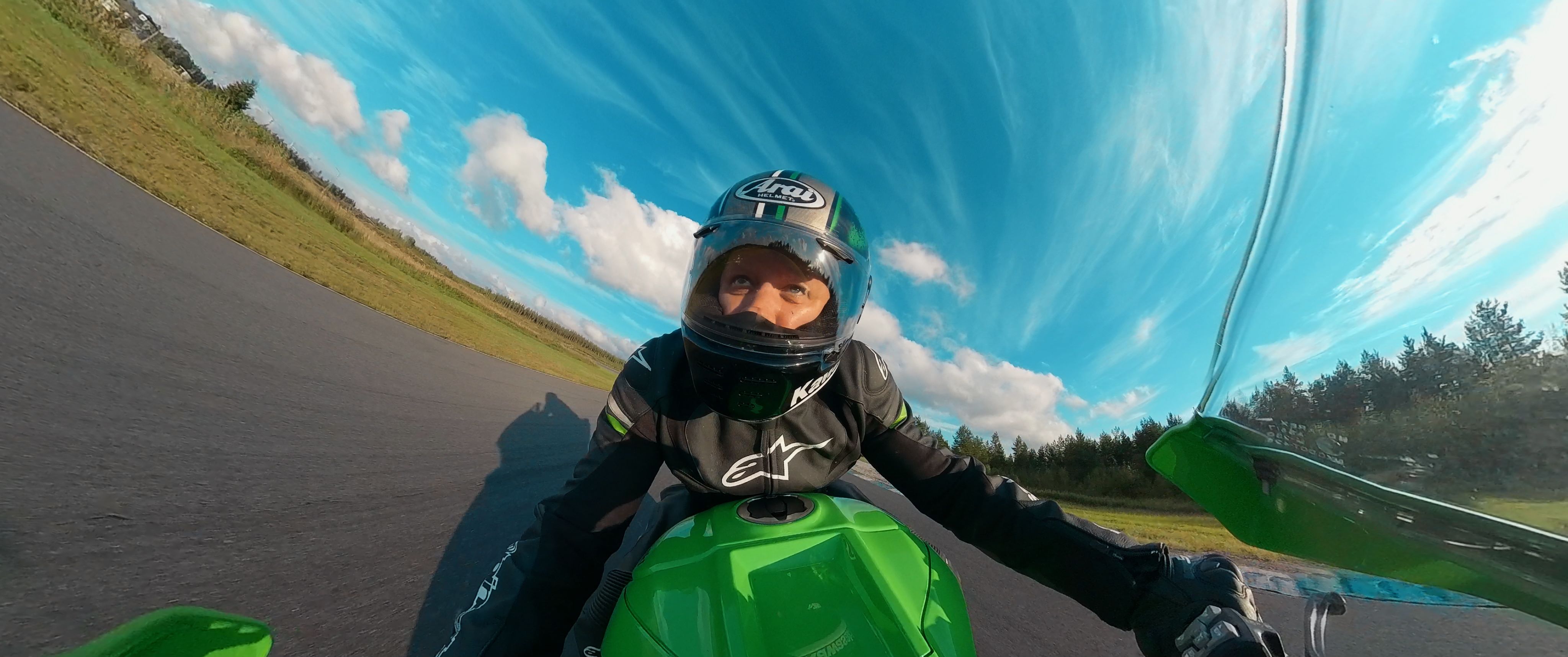 Faster: Vain yksi kierros sai ensi-iltansa – Tony Heinon elokuva on uudenlaisella VR-tekniikalla kuvattu 
