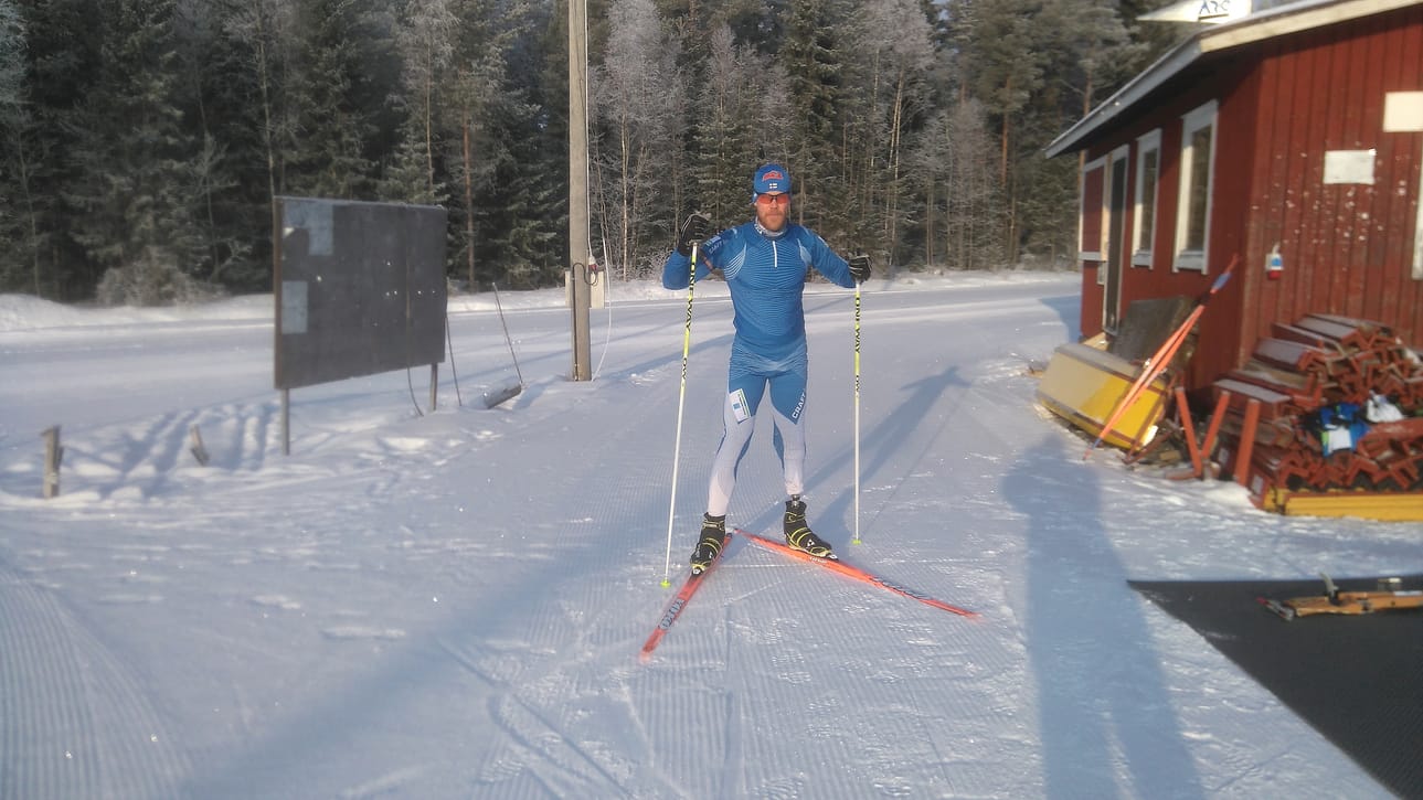 Juha Härkönen avasi paralympialaisten kisaurakan ampumahiihdon sprinttimatkalla.