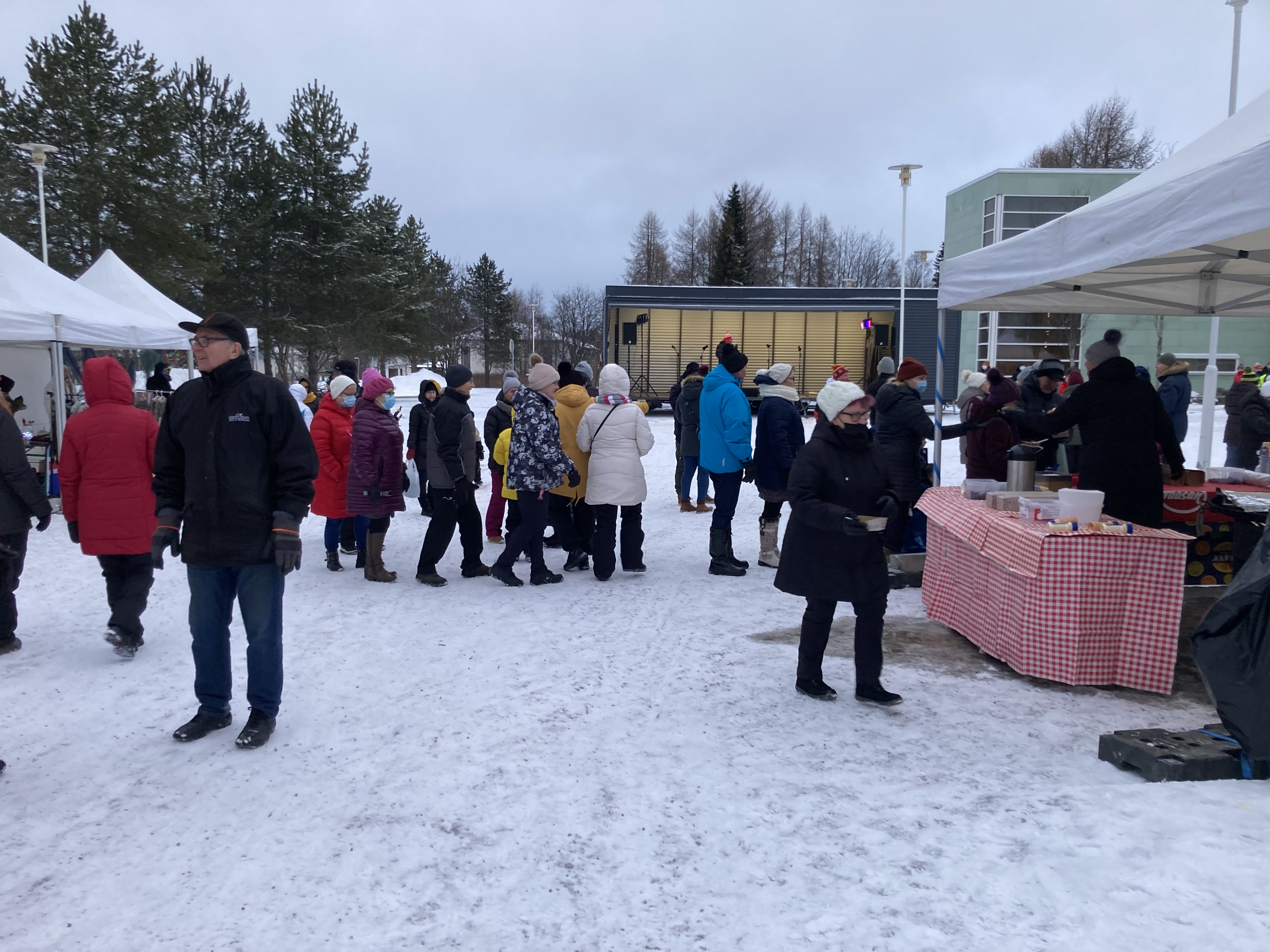 Joulunavauksissa voi käydä vaikka koko kierroksen: Posiolla lauantaina, Kuusamossa sunnuntaina ja Taivalkoskella ensi viikon perjantaina – Kuusamossa palkitaan vuoden Jäljenjättäjä