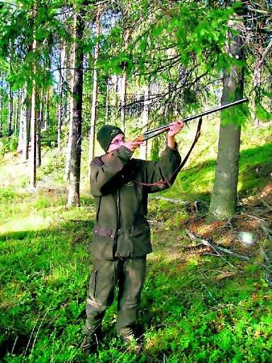 Harvinainen näky. Metsästys ei ole nykyään kovin yleinen harrastus nuorten keskuudessa.