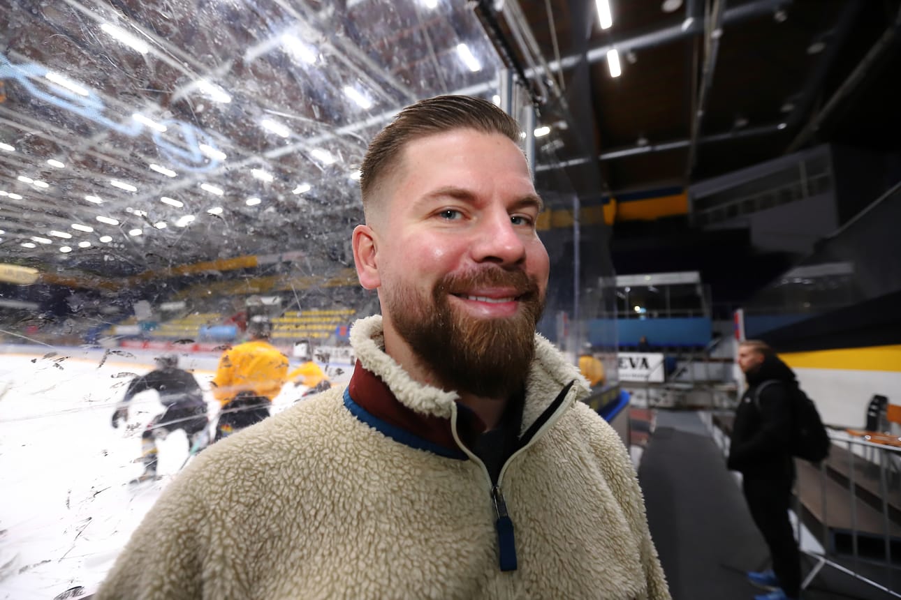 Joonas Donskoi aloittaa nuorten jääkiekkomaajoukkueen valmennustiimissä.