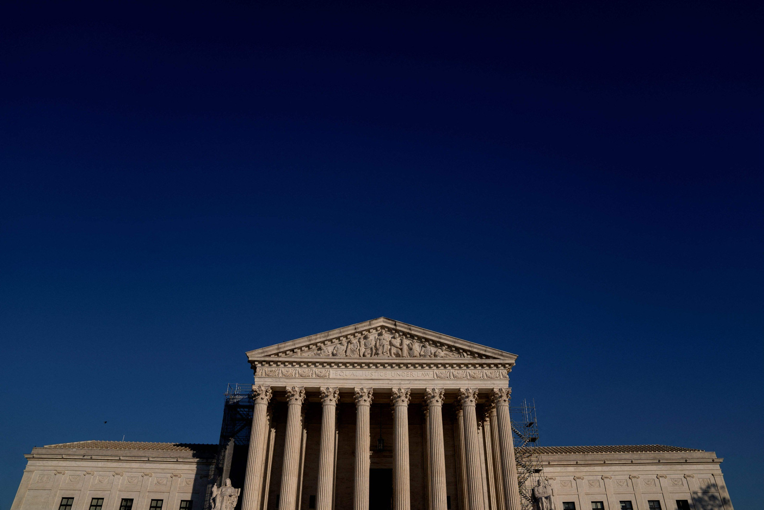 Yhdysvaltain korkein oikeus julkisti eettisen säännöstönsä lahjussyytösten jälkimainingeissa