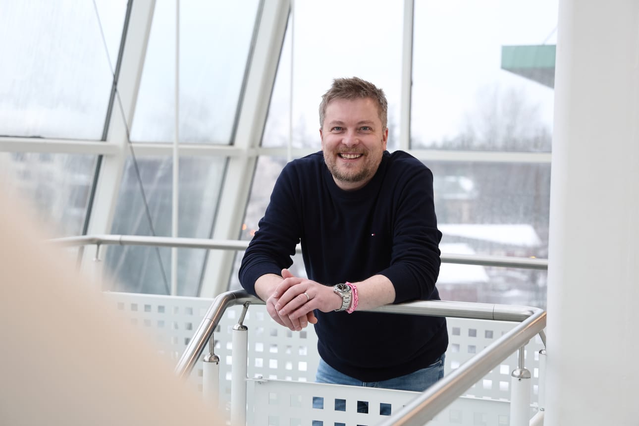 Jaakko Mylly on Raahen vuoden 2025 yksinyrittäjä. Hän omistaa mainostoimisto Jäljen Jättiläisen.