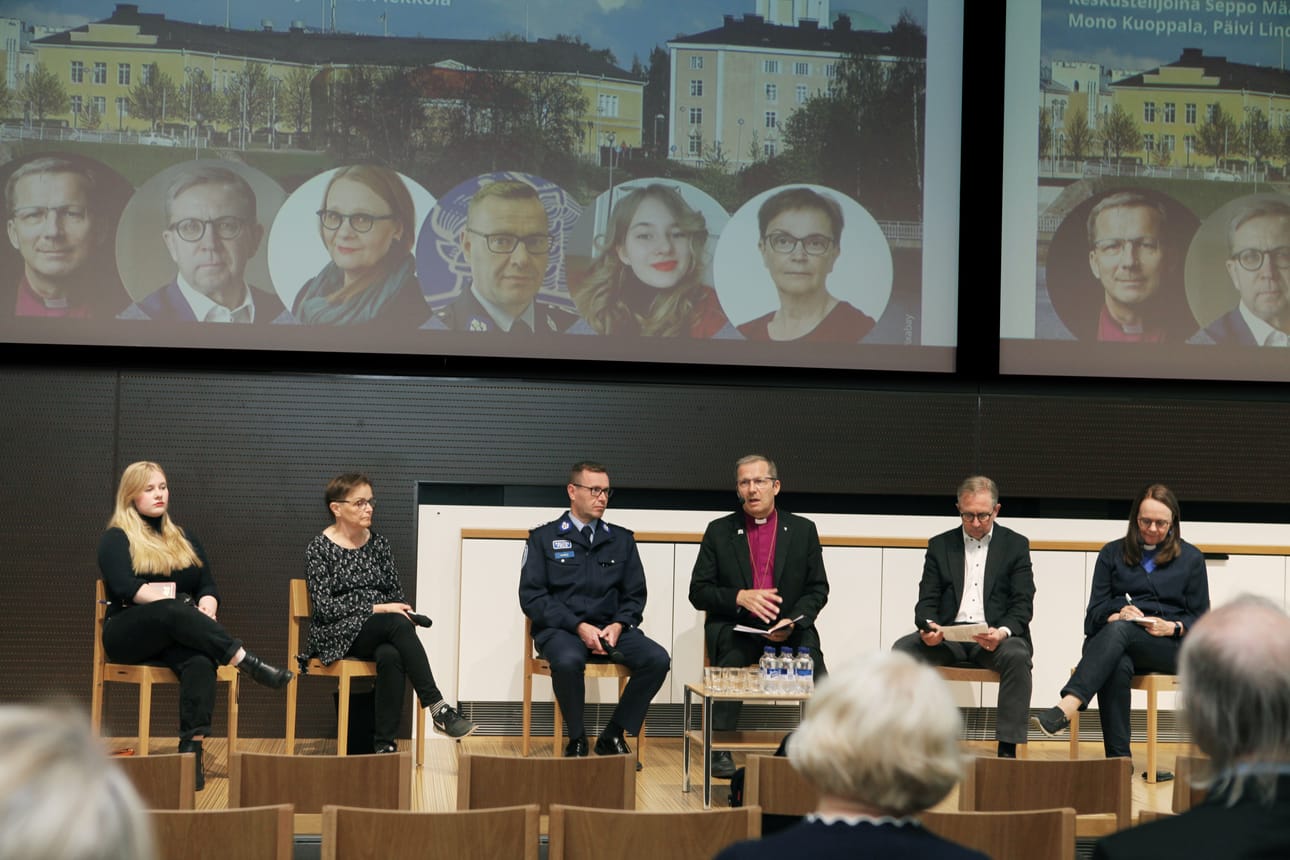 Seurakuntakeskus Sofiassa keskusteltiin tiistai-iltana, miten oululaisten lasten ja nuorten pahoinvointia ja rikollisuutta voitaisiin ehkäistä.