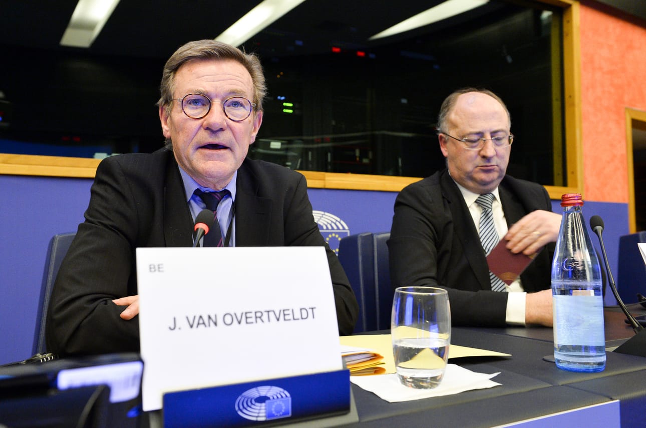 EU:n budjettivaliokunnan puheenjohtaja Johan van Overtveldt ja jäsen José Manuel Fernandes sanovat vaatimuksen 1,3 prosentin rahoituskehyksestä syntyneen siten, että jäsenmaiden toiveille unionin roolista on laskettu hintalappu.