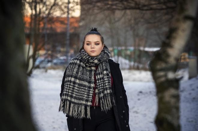 Vaasalainen Emma Huntus, 19, päätti toteuttaa hyväntekeväisyyskonsertin ilmastonmuutoksen torjumiseksi, koska vastuu tulevaisuuden maailmasta kuuluu hänen mielestään ennen kaikkea nuorille. Tempaukseen, jonka tuotto lahjoitetaan WWF:lle, lähti mukaan joukko pohjalaisyhtyeitä. Konserttia sponsoroi myös Vaasan kaupunki. KUVA: JARNO PELLINEN