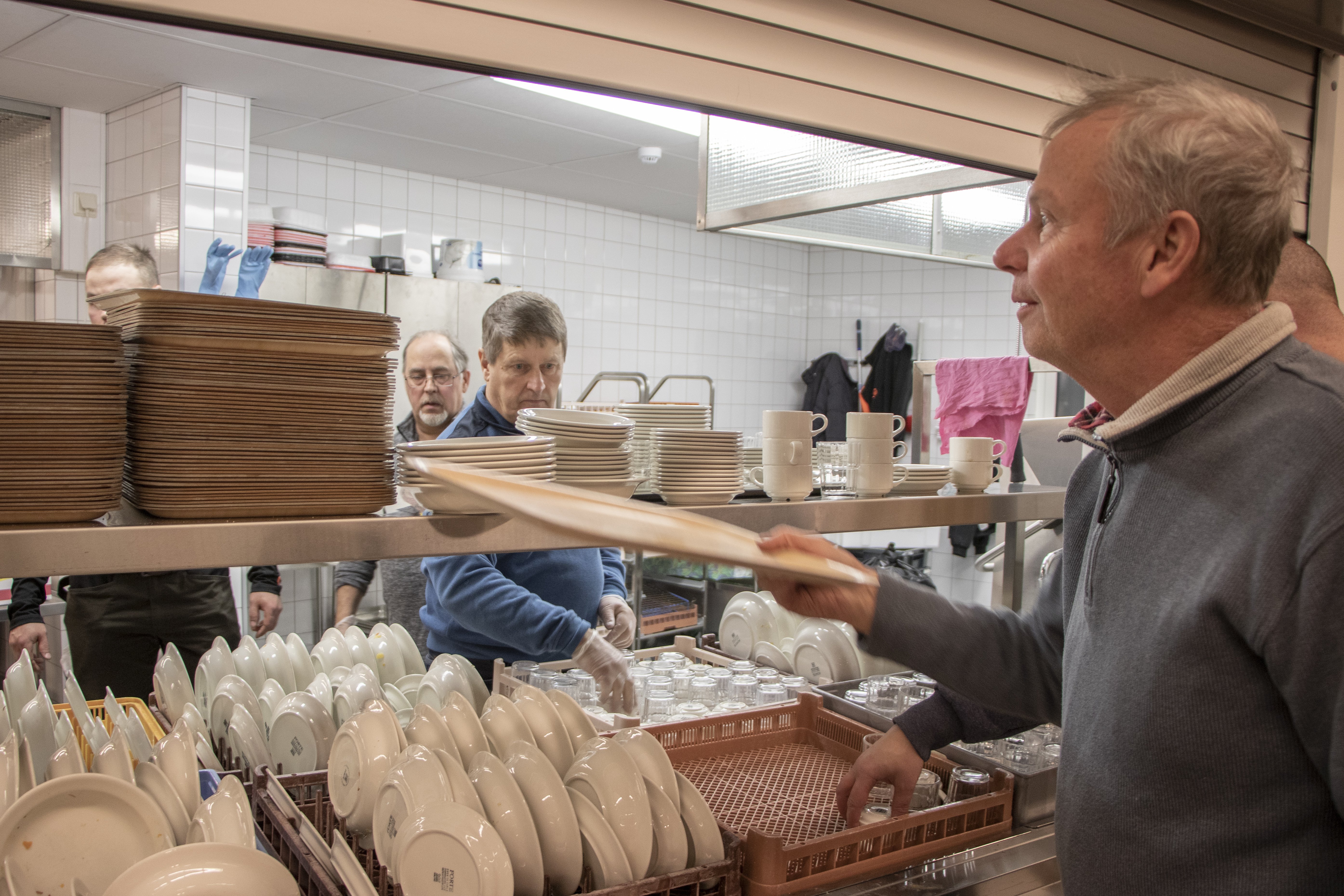 <p>Risto Ikola tunnusti lautasta palauttaessaan olevansa elämänsä ensimmäistä kertaa peijaisissa, mutta tuskin jäi viimeiseksi, sen verran hyvältä ruoka maistui. </p>