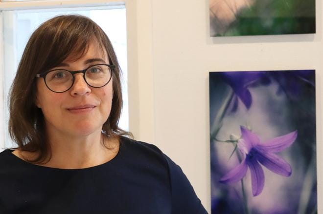 Taru Rantala tekee kuvillaan taidetta luonnosta. KUVA: EEVA-LIISA KULJU