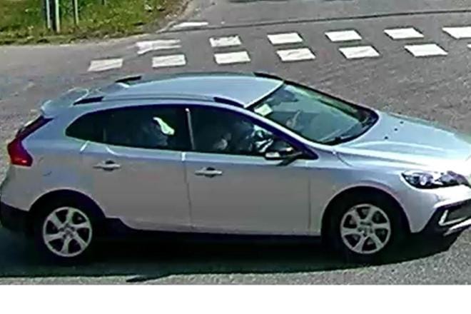 Poliisin etsimä auto on Volvo V40-mallia. KUVA: Pohjamaan poliisilaitos.