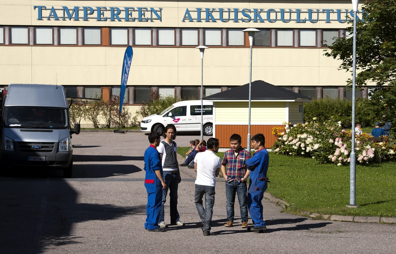 Koulutus ei välttämättä ole enää mikään ehdoton tae hyvästä tulevaisuudesta, mutta koulussa kannattaa silti olla kuulolla.