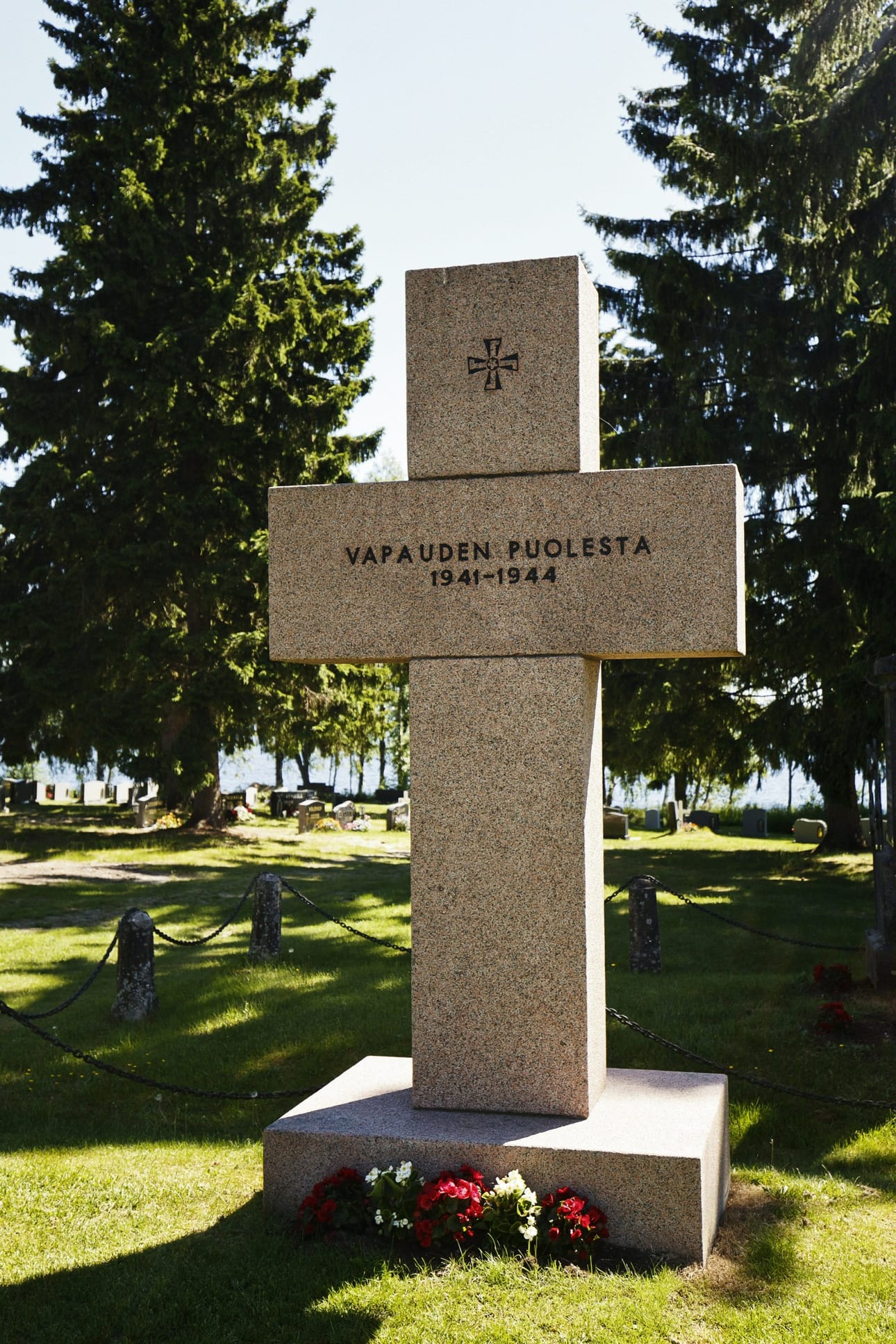 Suomen ja Neuvostoliiton välinen sota päättyi virallisesti 19. syyskuuta 1944 solmittuun Moskovan välirauhaan. Kuvassa jatkosodan sankareiden muistomerkki Lappajärvellä. LEHTIKUVA / Roni Rekomaa