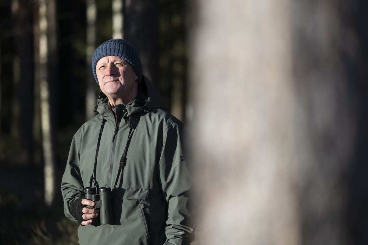 Seppo Rytkösen mukaan talitiaisten persoonallisuuserot selittävät, millaisiin paikkoihin ne päätyvät ravintoa ja suojaa etsiessään. Rohkeimmat yksilöt päätyvät todennäköisimmin sisätiloihin.