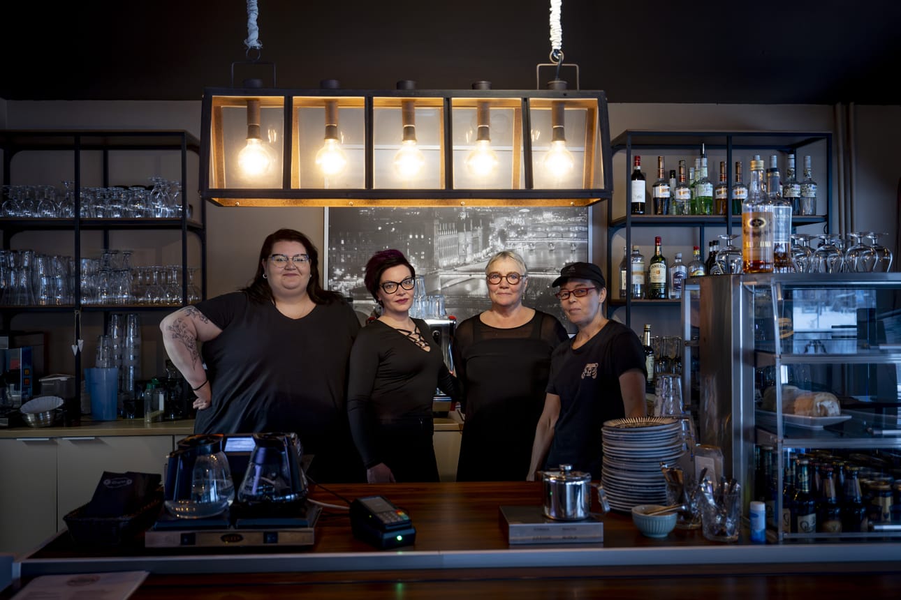 Uudet ja vanhat. Kirsi Niemi ja Minna Koskimäki jatkavat Bistro Ruufuksessa siitä mihin Maija Välimäki ja Maikki Haara jäävät.