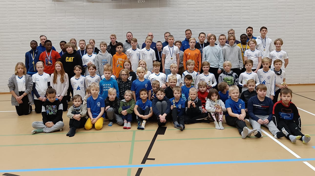 FC PaKan jalkapalloilijoita palkittiin kauden päättäjäisissä maanantai-iltana. Päättäjisiin osallistui seuran pelaajia, vetäjiä sekä kotijoukkoja. Paikalla oli satakunta henkilöä.