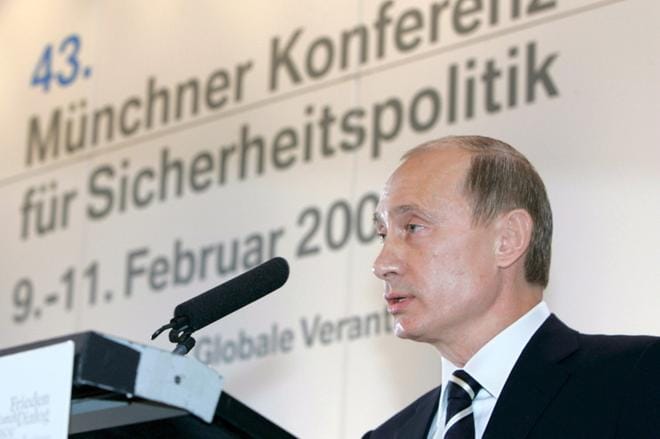 Vladimir Putin paalutti Venäjän ulkopolitiikan perusteet puheessaan Münchenissä kymmenen vuotta sitten. Kuva: Dmitri Astahov / EPA