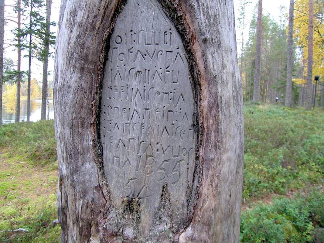 Yksityisellä huvila-alueella Kitkajoen varrella Käylässä on puu, jossa on teksti "Oli suuri sota venäläisellä turkkilaisen ja enklantin ja ranskalaisen kansa vuonna 1855 54".