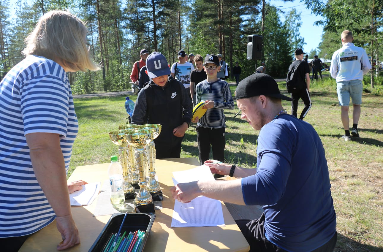 Honkamajan maastoon tehty täyspitkä frisbeegolfrata on saanut Leader-avustusta.