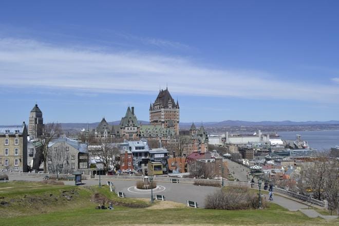Quebecin tunnetuin rakennus, linnaa muistuttava hotelli Château Frontenac, on Guinnessin ennätyskirjan mukaan maailman valokuvatuin hotelli. Kuva: Maria Annala