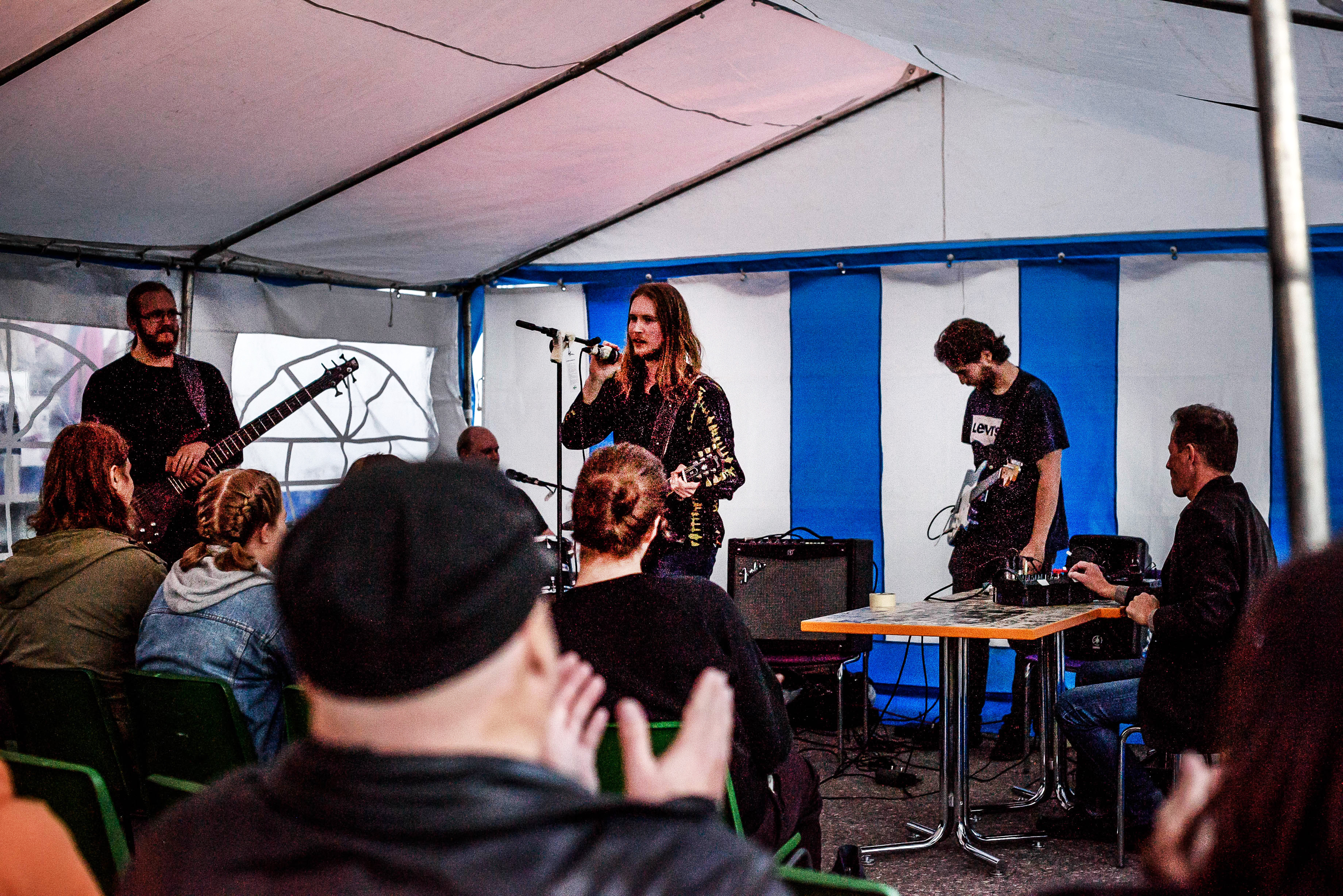 Taiteiden yöhön pystytetyn Sopu-teltan illan päätti progressiivinen rock.