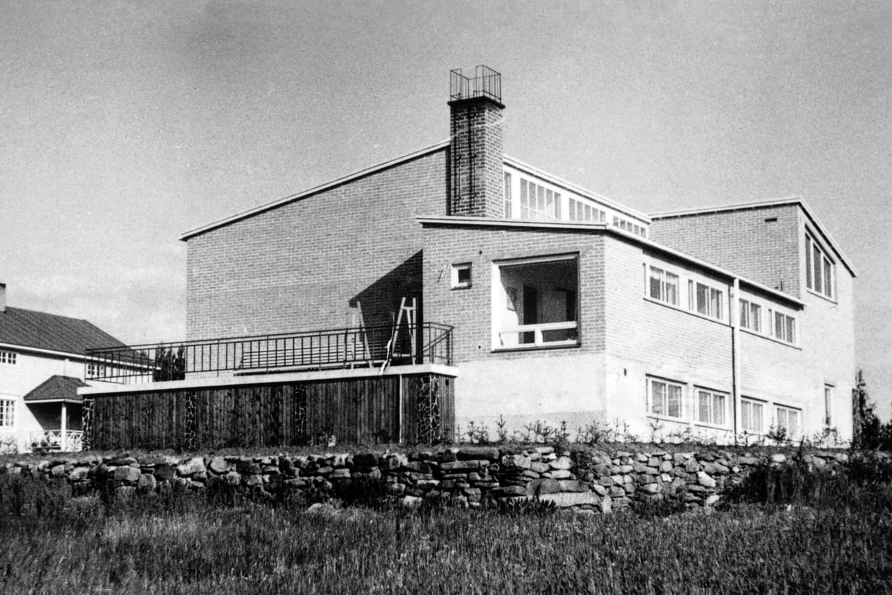 Hilding Ekelundin suunnittelema Nelimarkka-museo avattiin vuonna 1964. Kuvassa rakennus rappaamattomana.