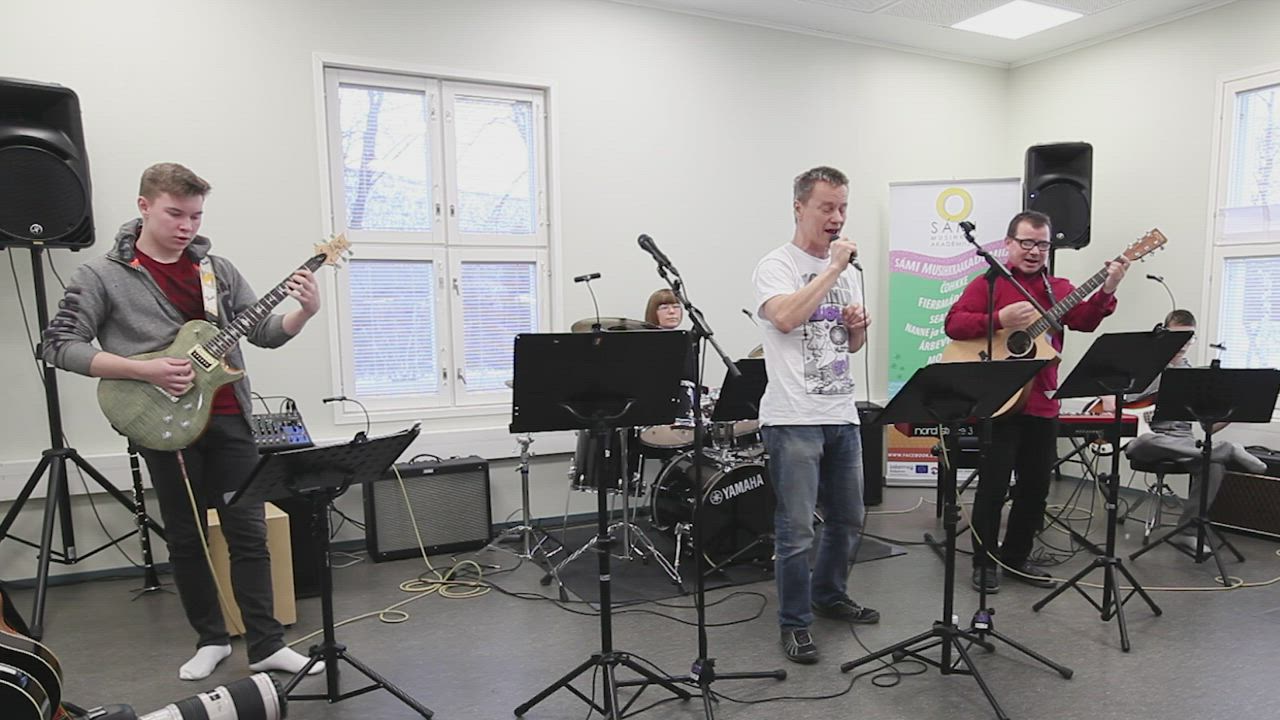 Saamen musiikkiakatemia esiintyi ministeri Anu Vehviläiselle