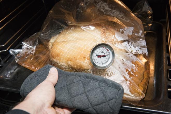 Kilosta paistinrasvaa saadaan dieselpolttoainetta, joka riittää noin kolmen kilometrin ajoon. ARKISTOKUVA/ TERO HONKANIEMI