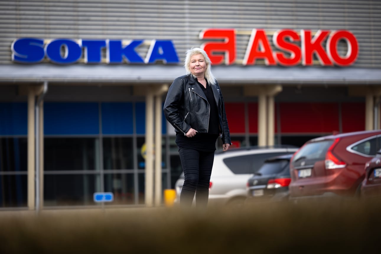 Annika Kauppila miettii, kuinka asiat olisivat nyt, jos Asko ja Sotka olisi myyty aikaisemmin Toivo Sukarille. – Ehkä tilanne olisi toinen, hän sanoo.