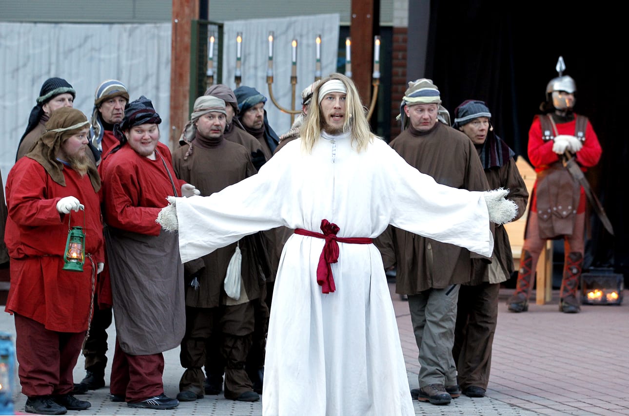 Liminkalaisten teatteriponnistuksessa Via Dolorosa Jeesuksen viimeisiä päiviä viettää Juho Pahkala.