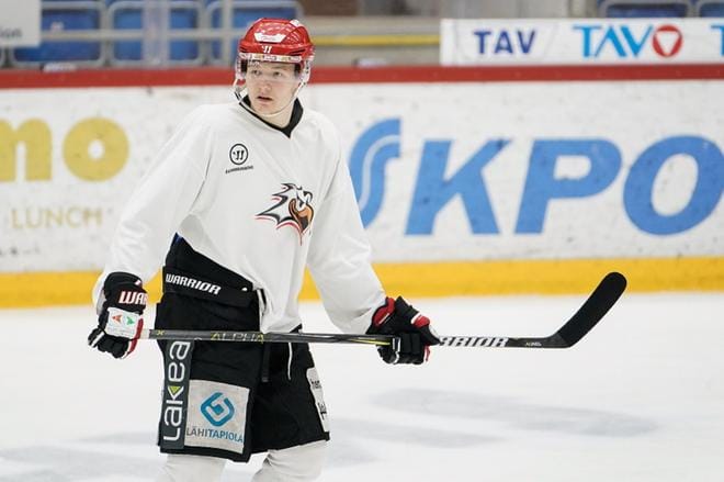 The Athletic -verkkolehti kertoo Joni Tuulolan solmineen NHL-tulokassopimuksen. Tuulola kuului Sport-pelaajien parhaimmistoon liigakaudella 2017-18. Kuva: Samppa Toivonen
