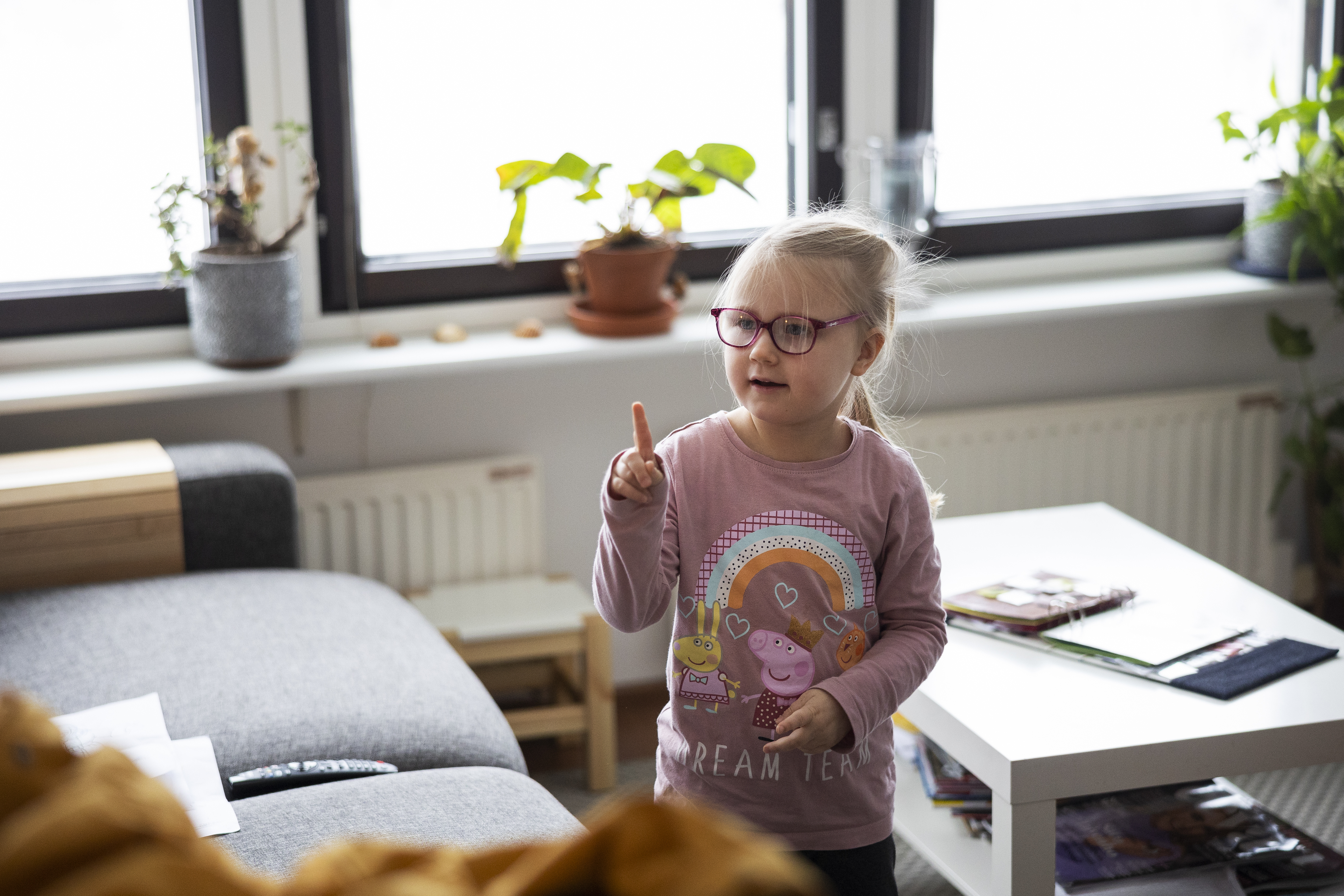 Kerttu Pellikka sairastui, koska sai saman geenivirheen molemmilta vanhemmiltaan – Mitä tehdä, jos dna-testissä paljastuu kehitysvammaan johtava Sallan tauti?