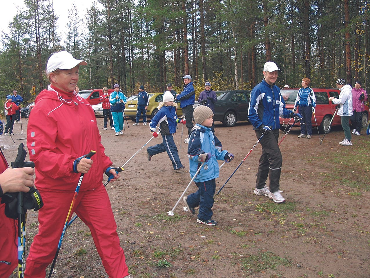 Eri-ikäiset oulaistelaiset kohdataan hanketyön kautta ja kannustetaan heitä liikkumisen ilon löytämiseen. Kuvituskuva.