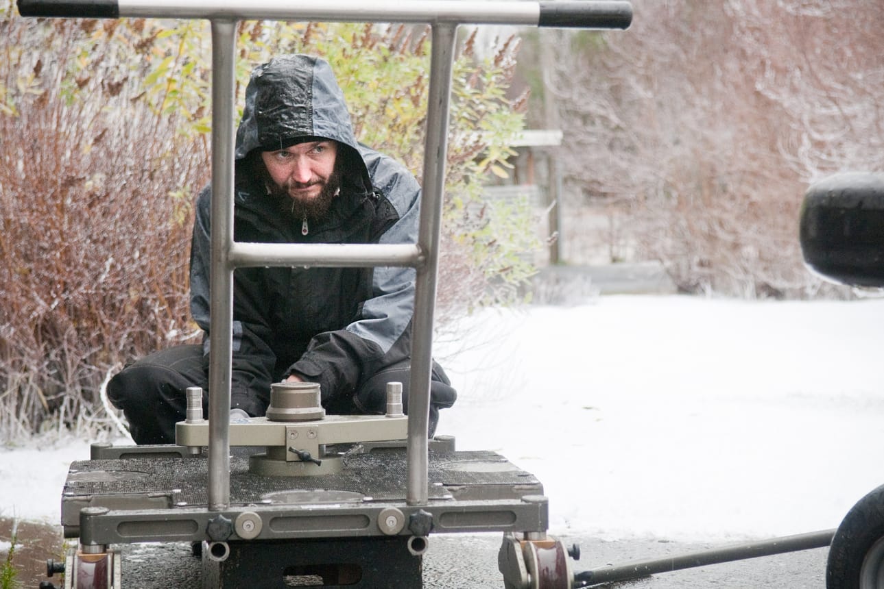 Korealaisen elokuvan maiseman lumettamisessa Mikko Koivulehto. Elokuvan loppukohtausta varten lumeton omakotialue Rukan Kierätiellä muuttui lumiseksi Alaskaksi.