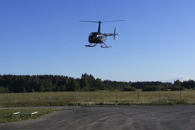 Yöllä matalalla lentävää helikopteria ei nyt kannata pelästyä. Kuva Gridjet.