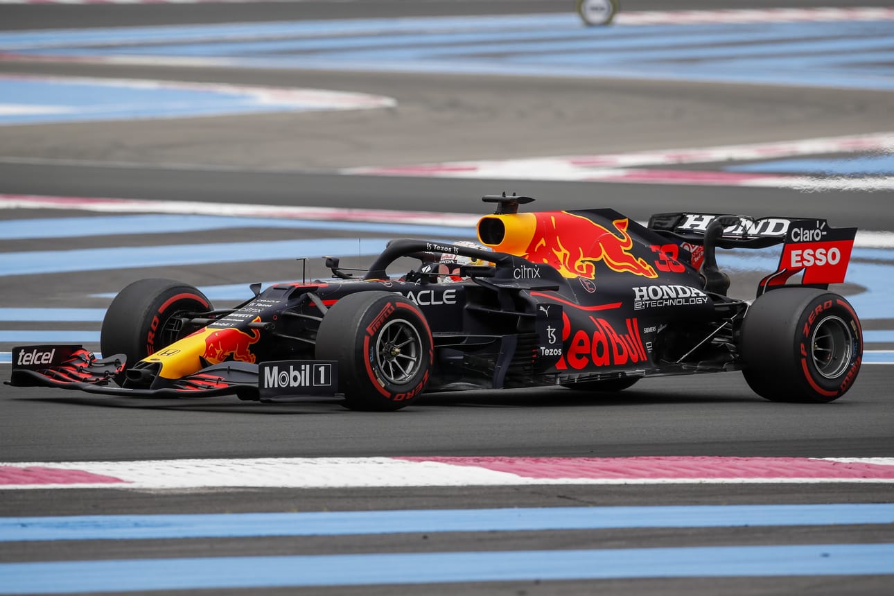 Max Verstappen lähtee puolustamaan MM-sarjan johtoaan ykkösruudusta.