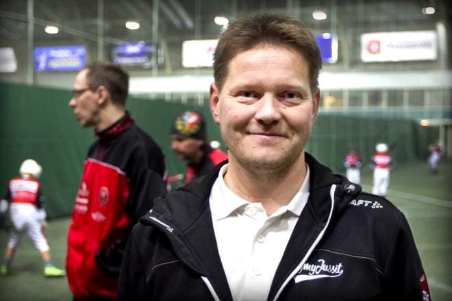 Jymy-Jussien toimitusjohtaja Jukka Marttala jatkaa edelleen Suomen Icehearts ry:n hallituksessa. Lisäksi Seinäjoella asuva Marttala toimii edelleen Etelä-Pohjanmaan ja Satakunnan Icehearts-paikallisyhdistysten puheenjohtajana. Arkistokuva: Jouko Hänninen
