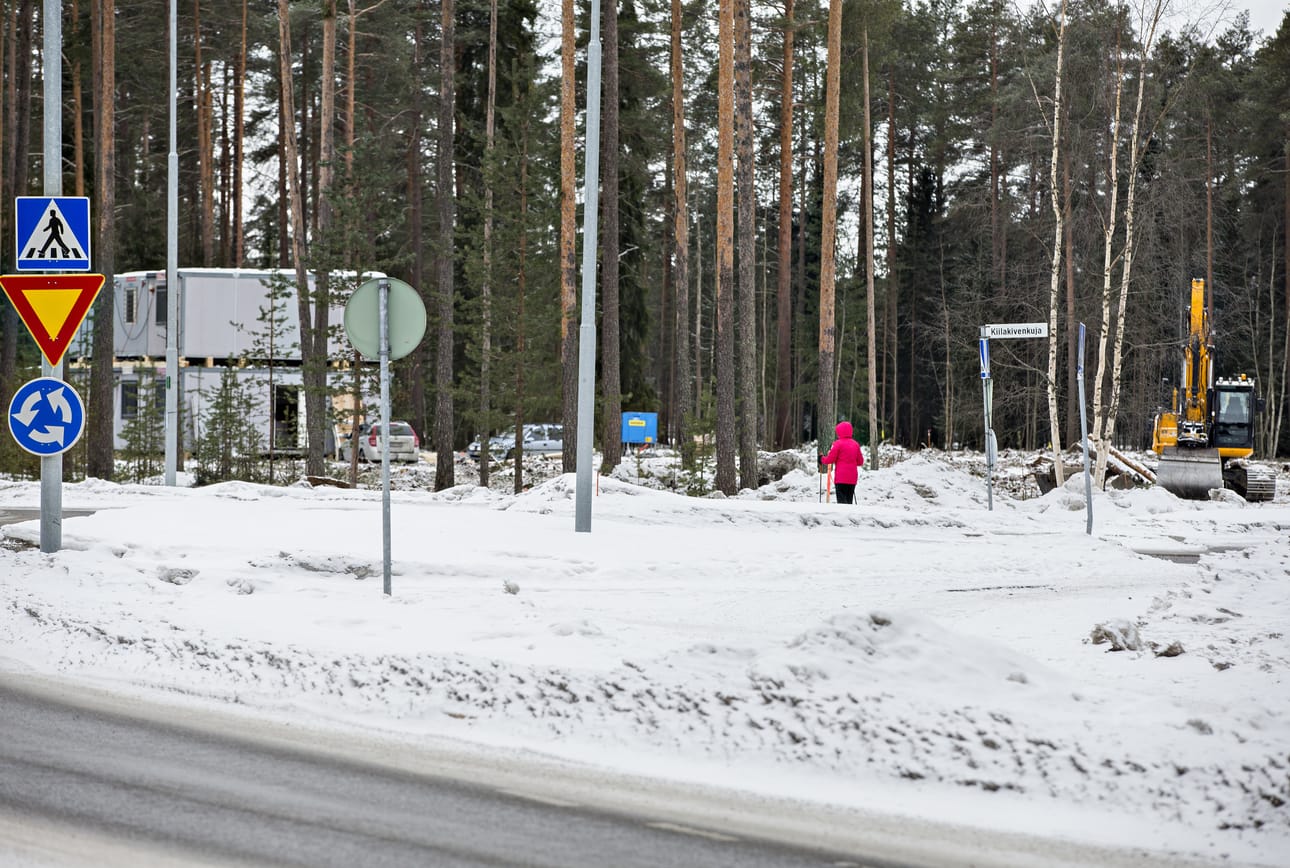 Sairaalan tontilla on tehty jo raivaustöitä. Tontti sijaitsee Kiilakiventien ja Kiilakivenkujan risteyksessä lähellä Nesteen huoltoasemaa.