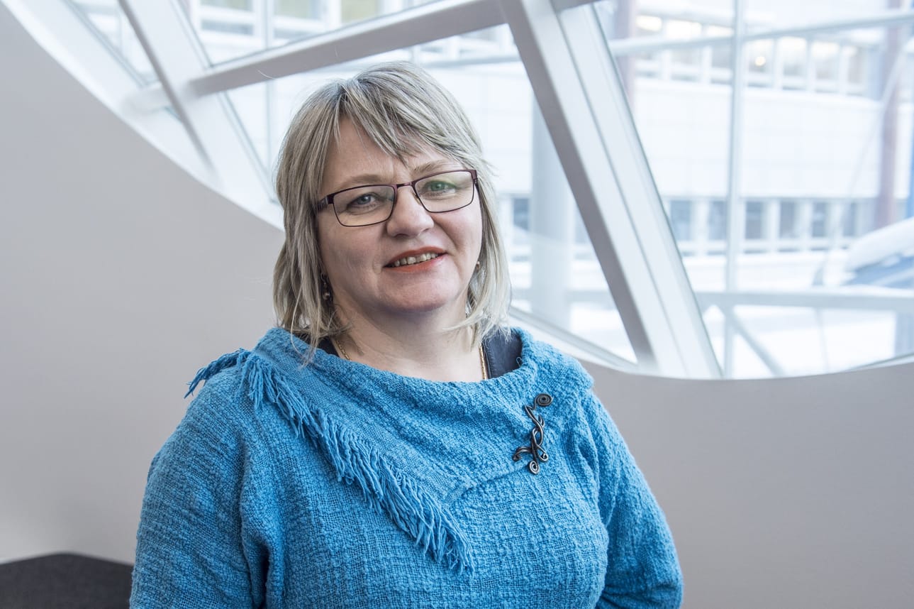 Kuntoutuslääkäri Raija Kerättären mukaan työttömät ovat sairaampia, mutta käyttävät vähemmän terveydenhuollon palveluita kuin työssäkäyvät.