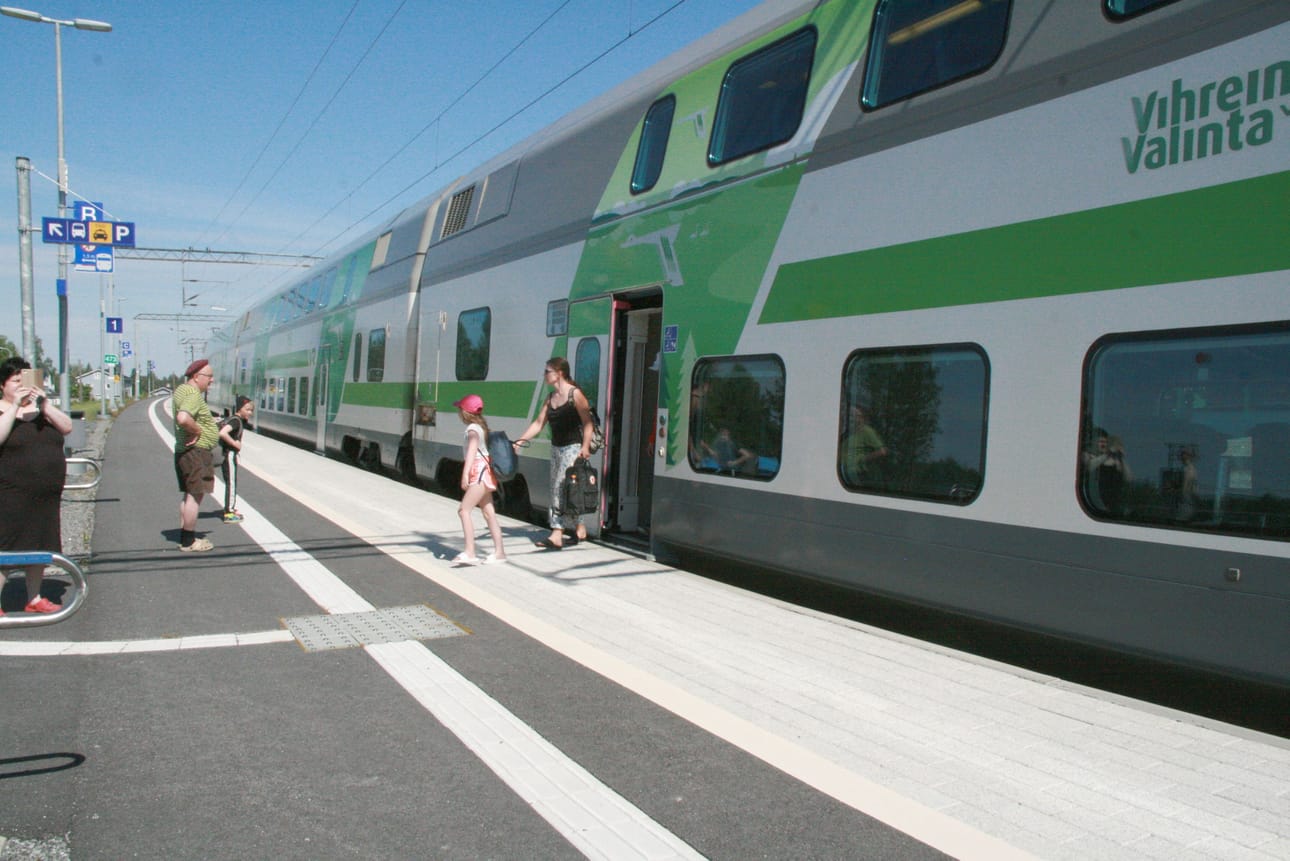 Yöjunat olivat pahimmillaan yli viisi tuntia myöhässä. Arkistokuva.