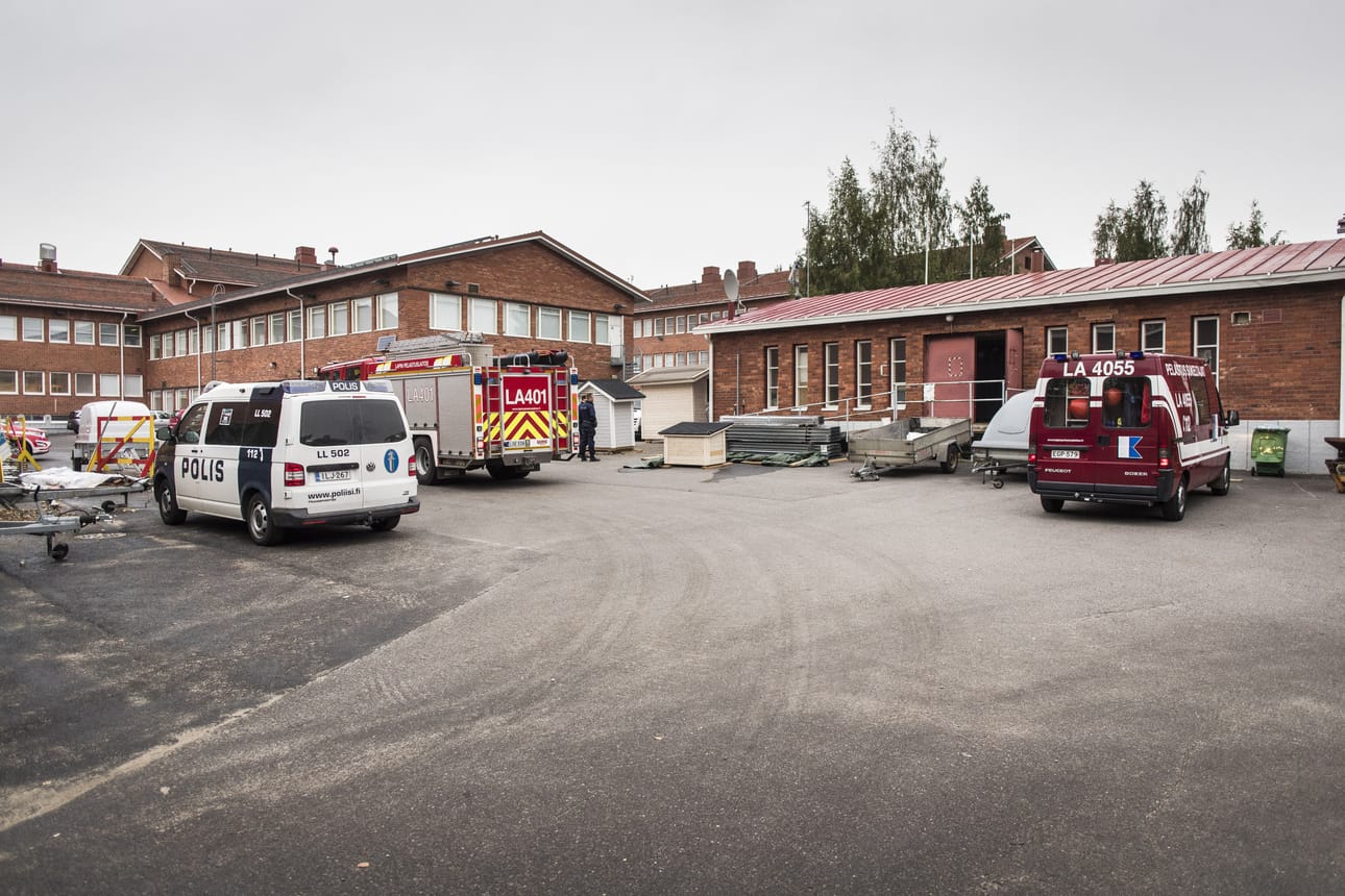 Jokiväylän Lapin koulutuskeskus Redun putkirikko ehti nostaa veden rakennuksessa parin metrin korkeuteen.