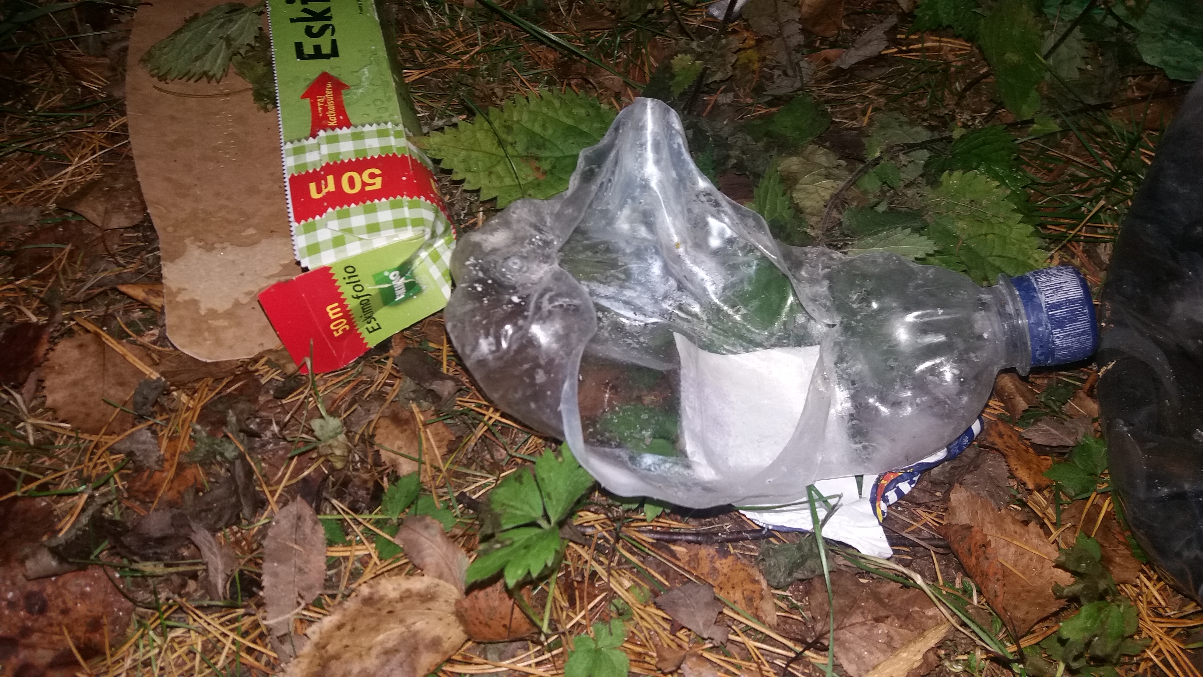 Räjähtäneet putkenavaajapommit löytyivät Kempeleen Kurikkahaantien läheiseltä metsäpolulta.