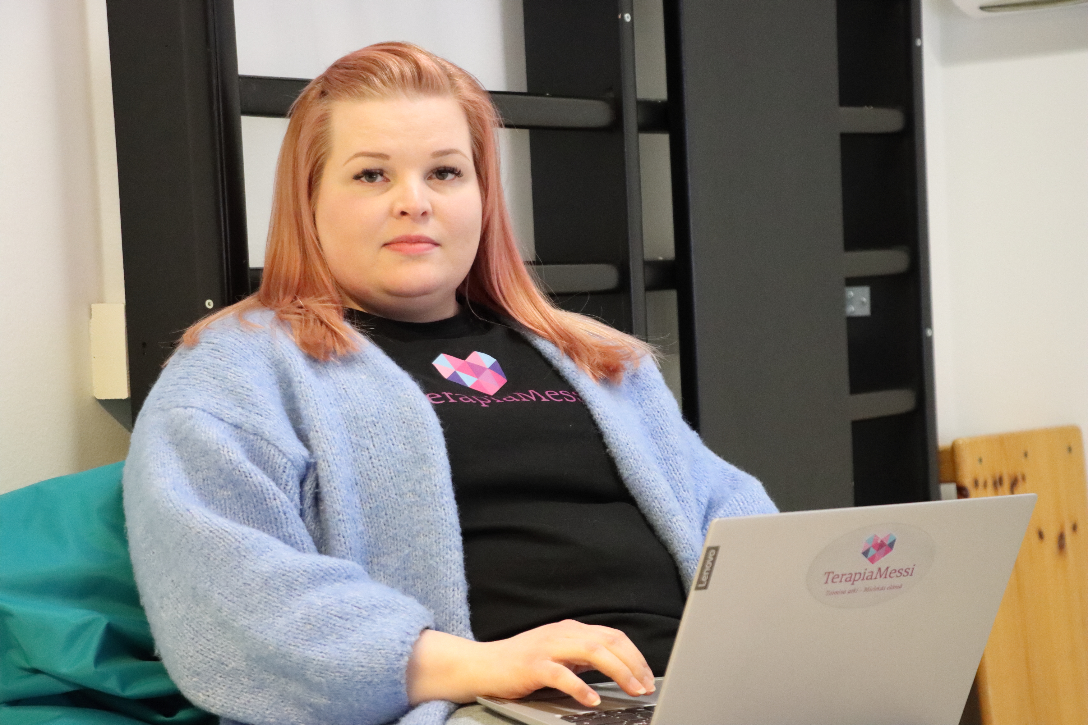 Yrittäjä, kolmen lapsen äiti ja opiskelija – Essi Mäki-Mantila, 36, opiskelee nyt eri syistä kuin nuorempana